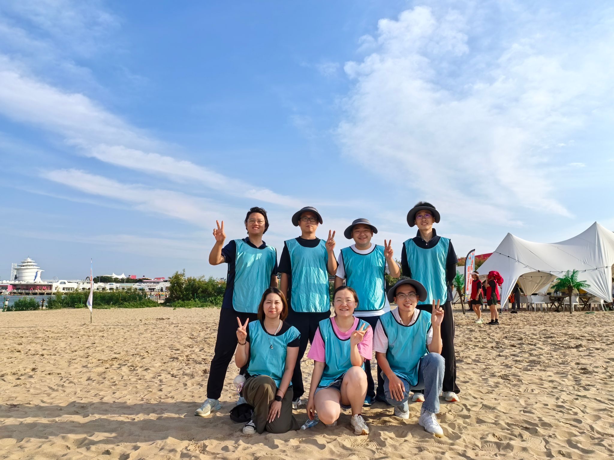 北戴河站青年职工参加第三届“与海友邻”沙滩趣味运动会